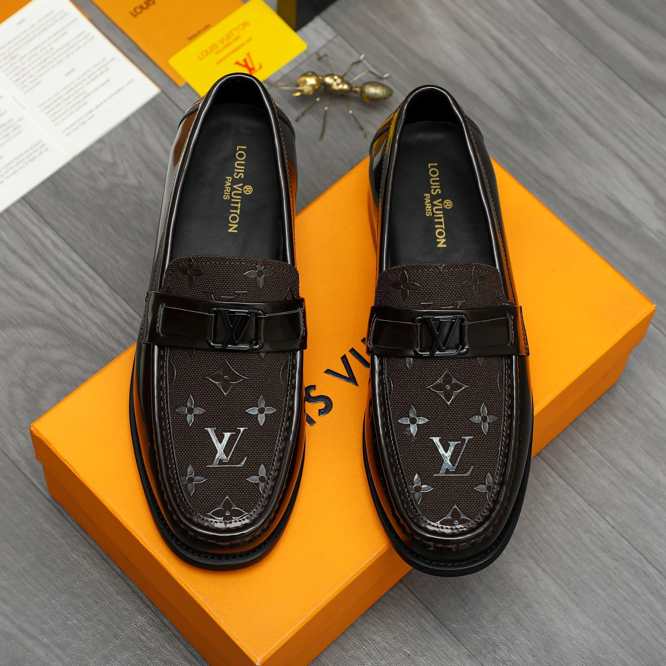 Men's shoes 💰p460 Product trademark: LV "Louis Vuitton" business slip-on leather shoes Regular size: 39-45 (45 is custom-made and non-returnable) Product materials: Selected embossed cowhide upper, cowhide lining, original rubber outsole
